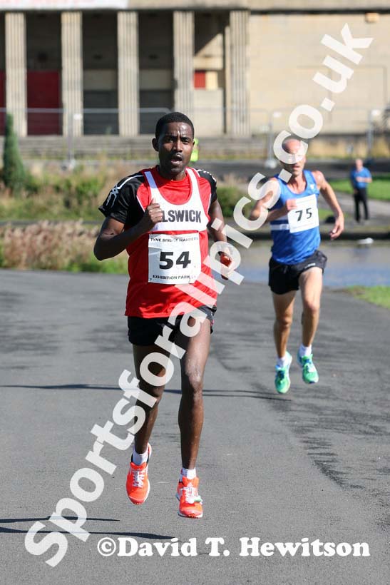 Tadele Geremew (Elswick)  wins the Tyne Bridge Harriers Exhibition Park 5k, Newcastle.
